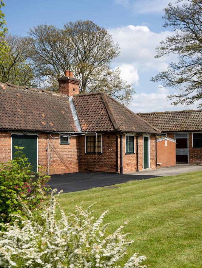 The Stable Suite At York Racecourse Экстерьер фото