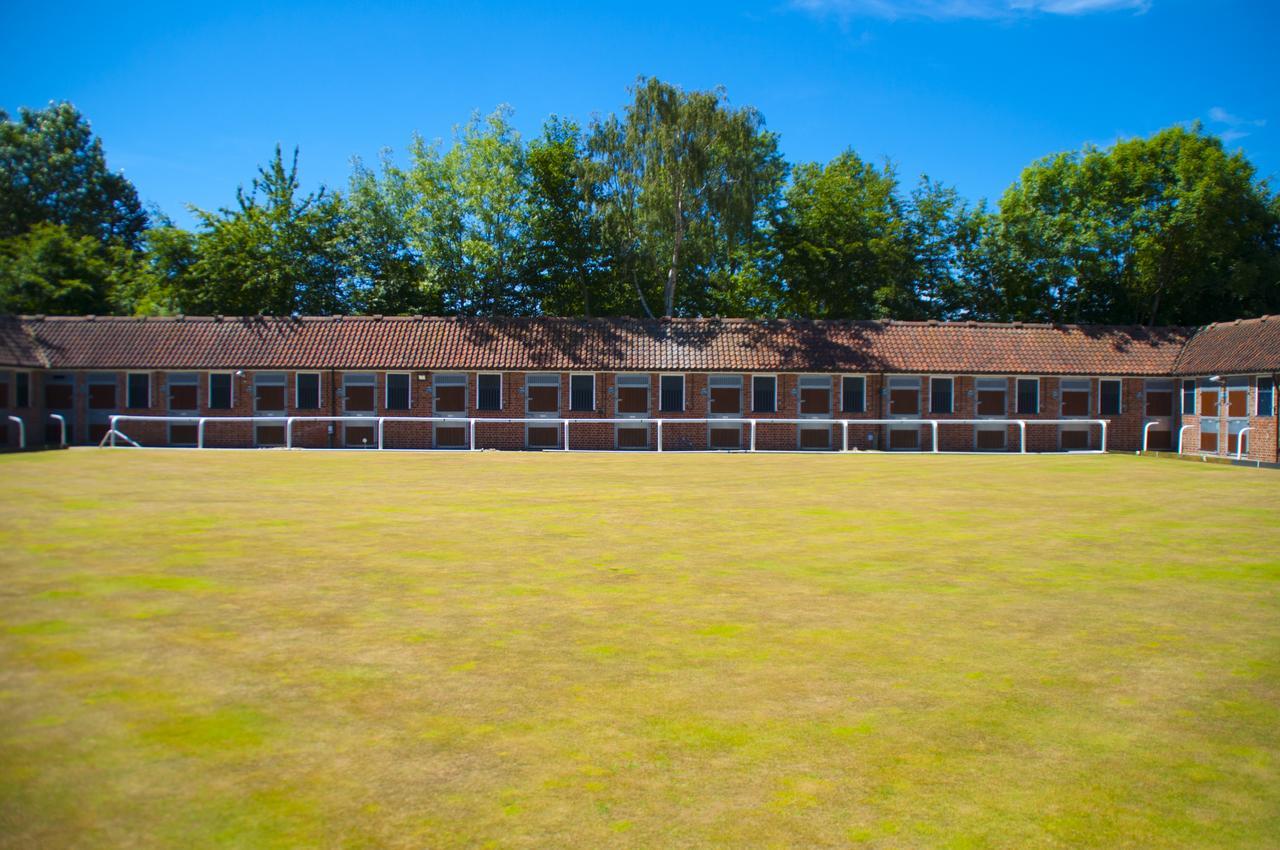 The Stable Suite At York Racecourse Экстерьер фото