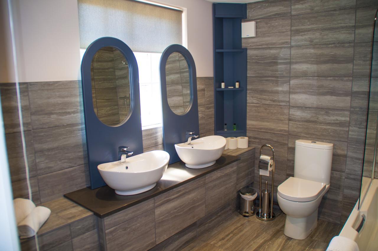 The Stable Suite At York Racecourse Экстерьер фото