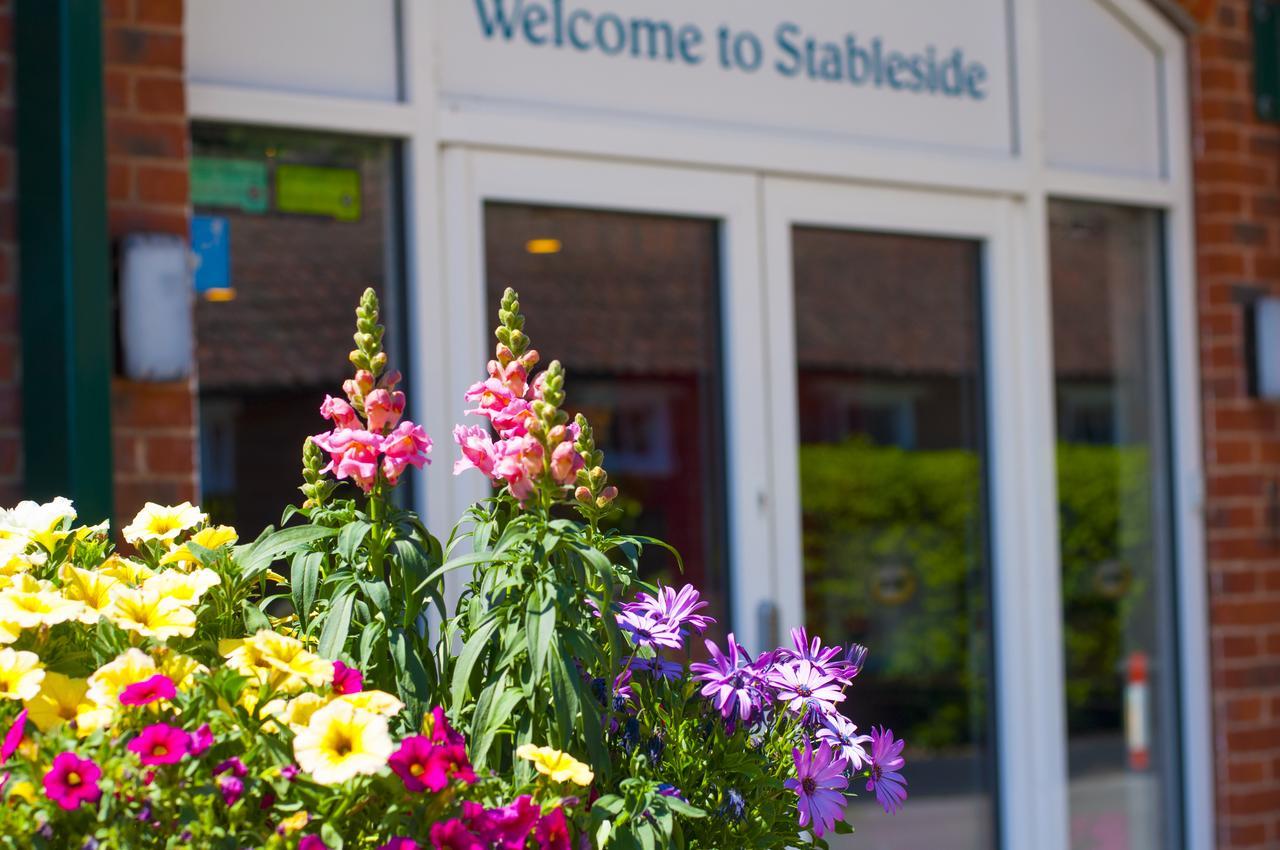 The Stable Suite At York Racecourse Экстерьер фото